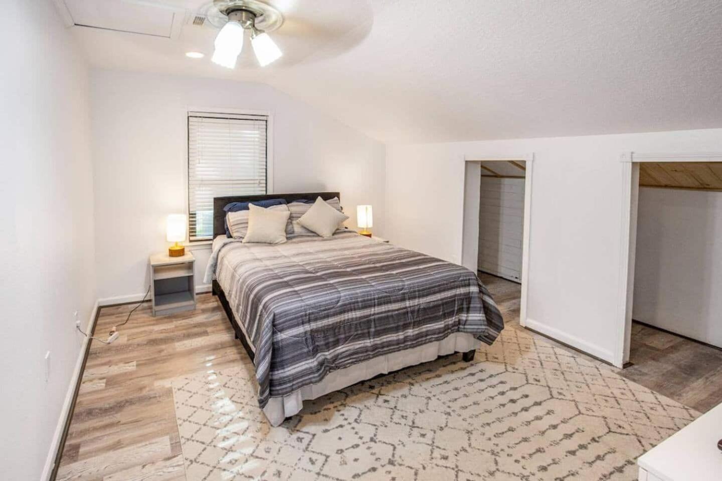Вилла Sunmeadow Manor Retreat Friendswood Экстерьер фото
