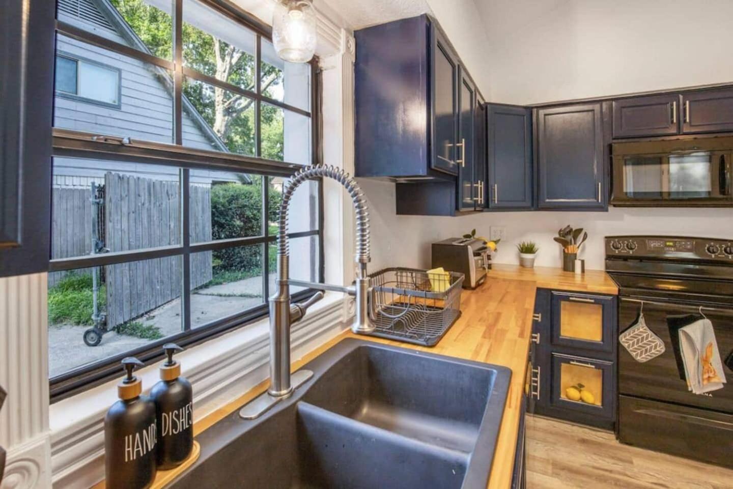 Вилла Sunmeadow Manor Retreat Friendswood Экстерьер фото