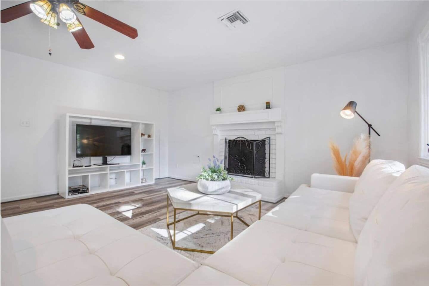 Вилла Sunmeadow Manor Retreat Friendswood Экстерьер фото
